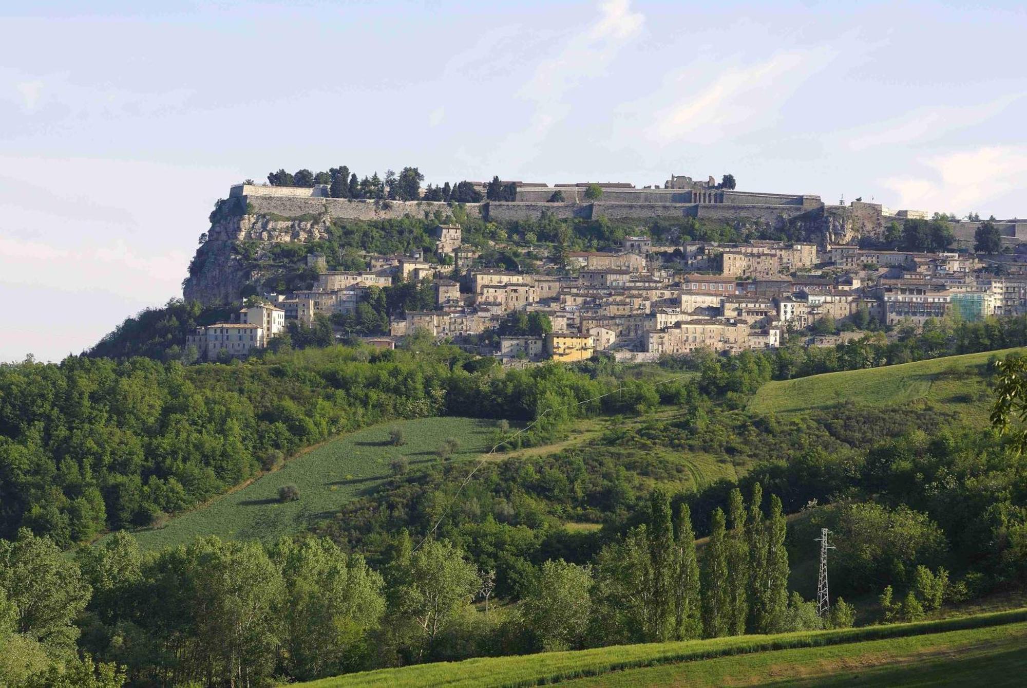 Zunica Ospitalita Dal 1880 Hotel Civitella Del Tronto Buitenkant foto